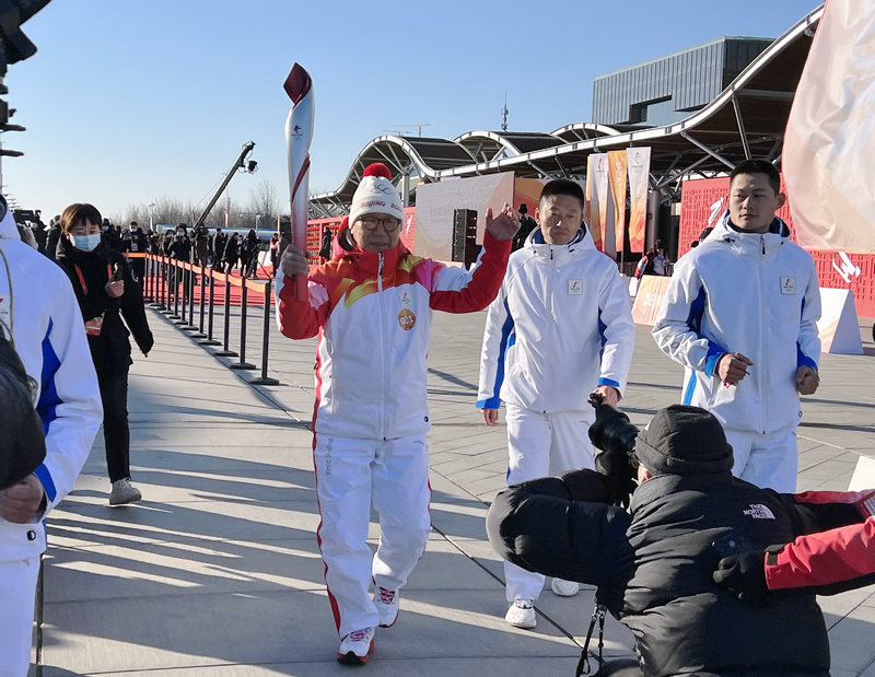 北京冬奥会火炬接力第一棒火炬手罗致焕：圆梦冬奥休闲区蓝鸢梦想 - Www.slyday.coM