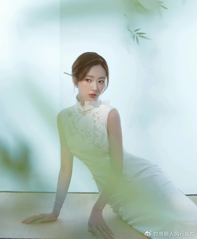 央视中秋晚会阵容官宣！新人美女主持靠颜值出圈，穿旗袍身材超好休闲区蓝鸢梦想 - Www.slyday.coM