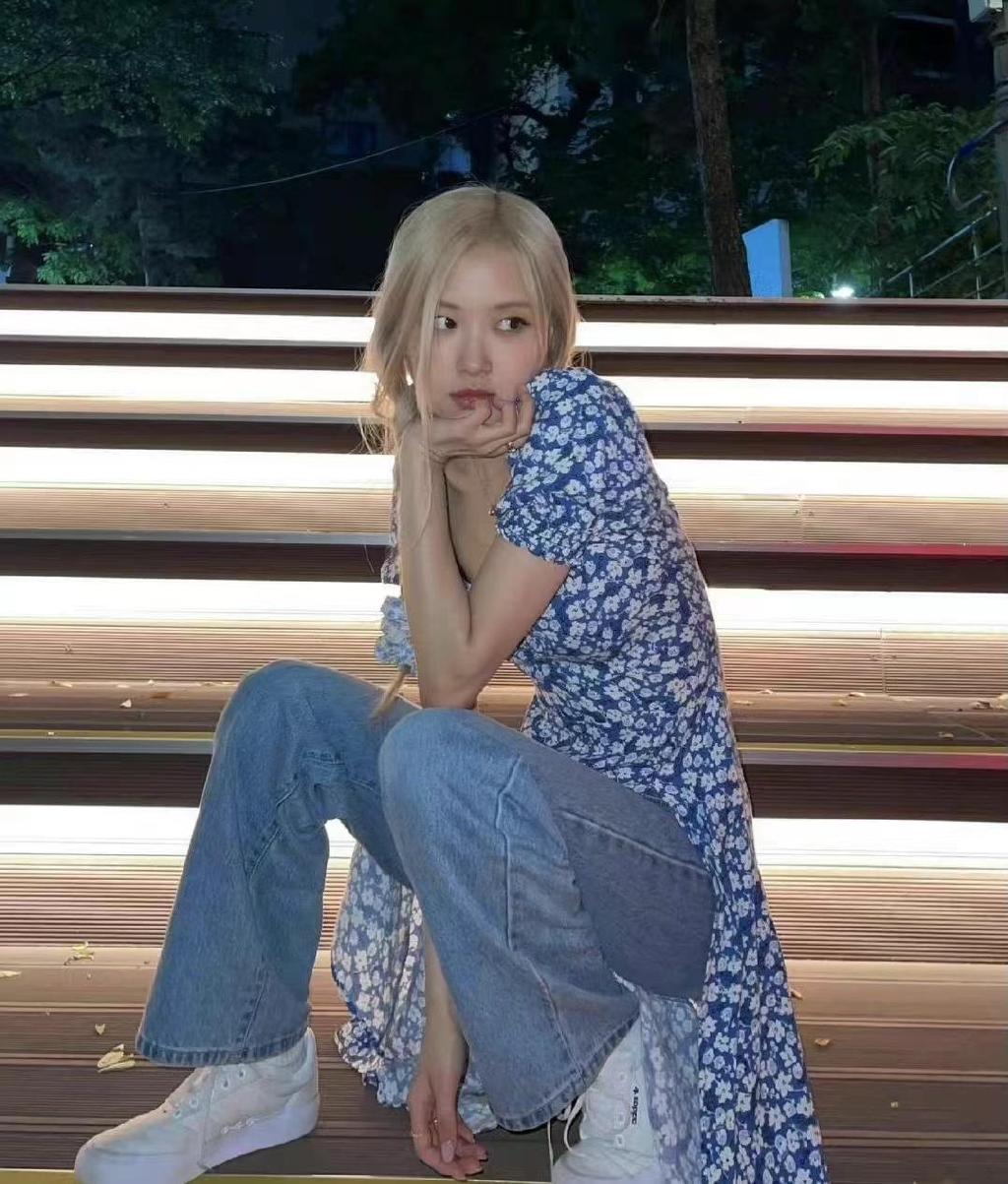 碎花裙穿搭法则,诸多明星爱豆,教你拿捏春日氛围感休闲区蓝鸢梦想 - Www.slyday.coM 碎花裙穿搭法则,诸多明星爱豆,教你拿捏春日氛围感休闲区蓝鸢梦想 - Www.slyday.coM