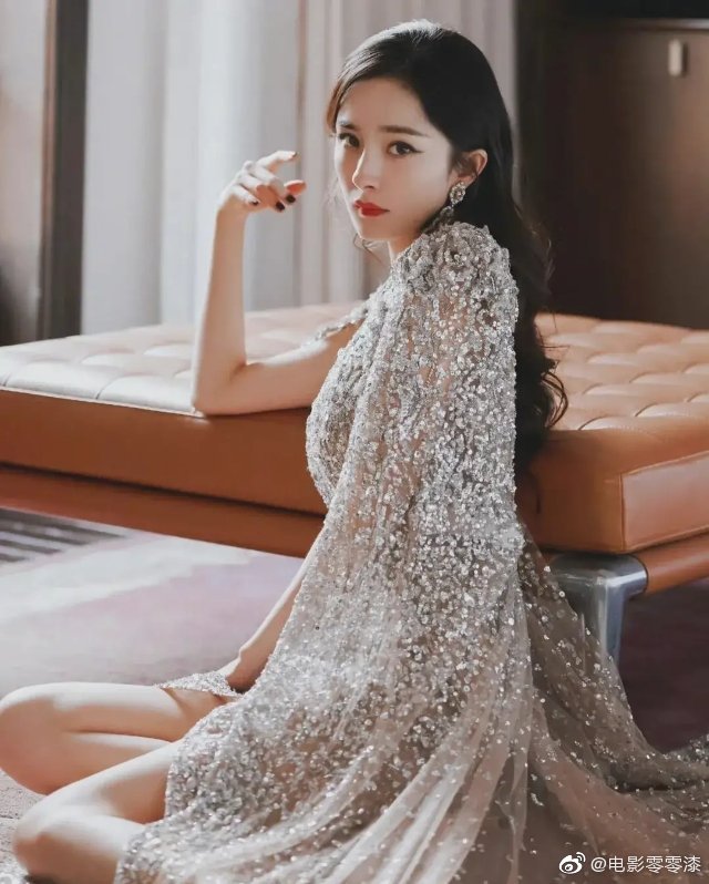 杨幂真敢穿透视网纱礼服裙尽显好身材高贵优雅还很性感