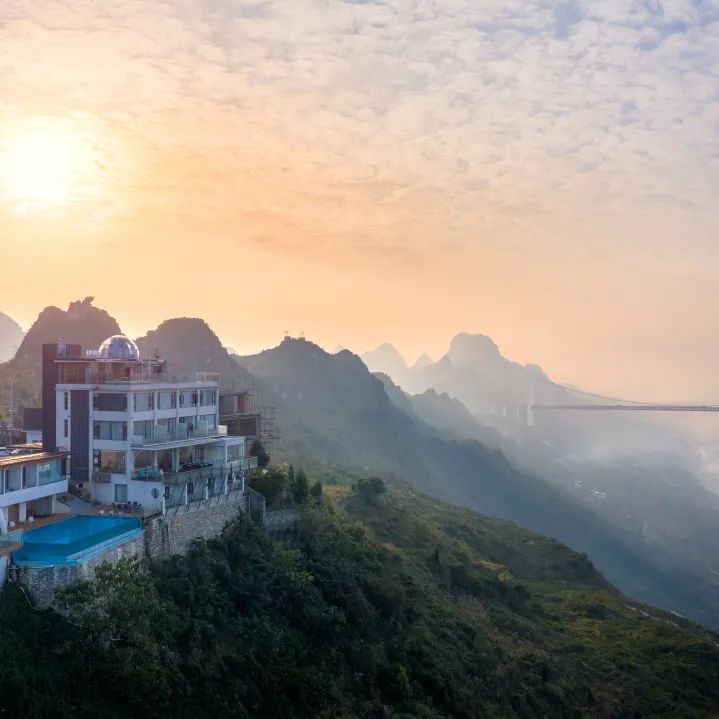 【特惠民宿】够野够网红！这个悬崖民宿，去100次也不够休闲区蓝鸢梦想 - Www.slyday.coM