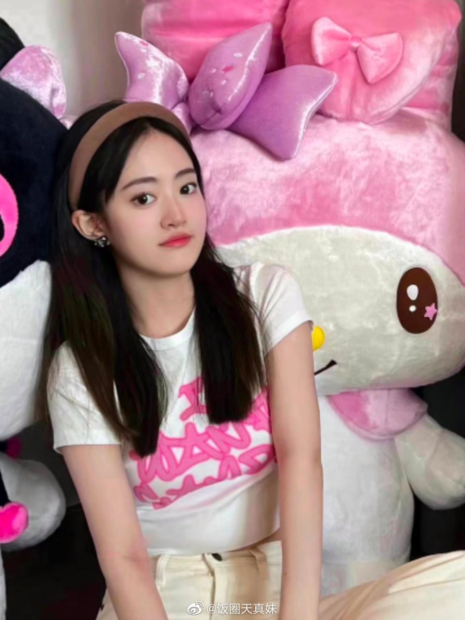 tes下路选手jackeylove女友今日在社交媒体上晒出jkl送的玫瑰花__财经