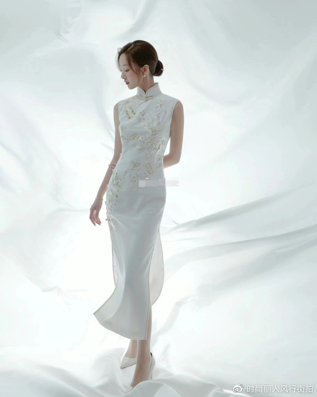 央视中秋晚会阵容官宣！新人美女主持靠颜值出圈，穿旗袍身材超好休闲区蓝鸢梦想 - Www.slyday.coM