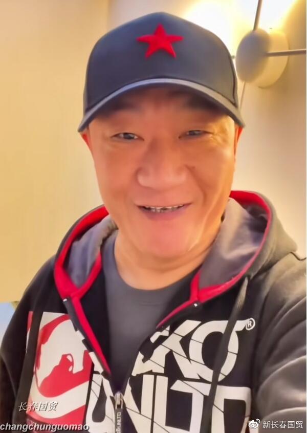 演唱《笑脸》的歌手谢东已经60岁了!发庆生视频,面带笑容状态好|谢东|笑脸_新浪新闻