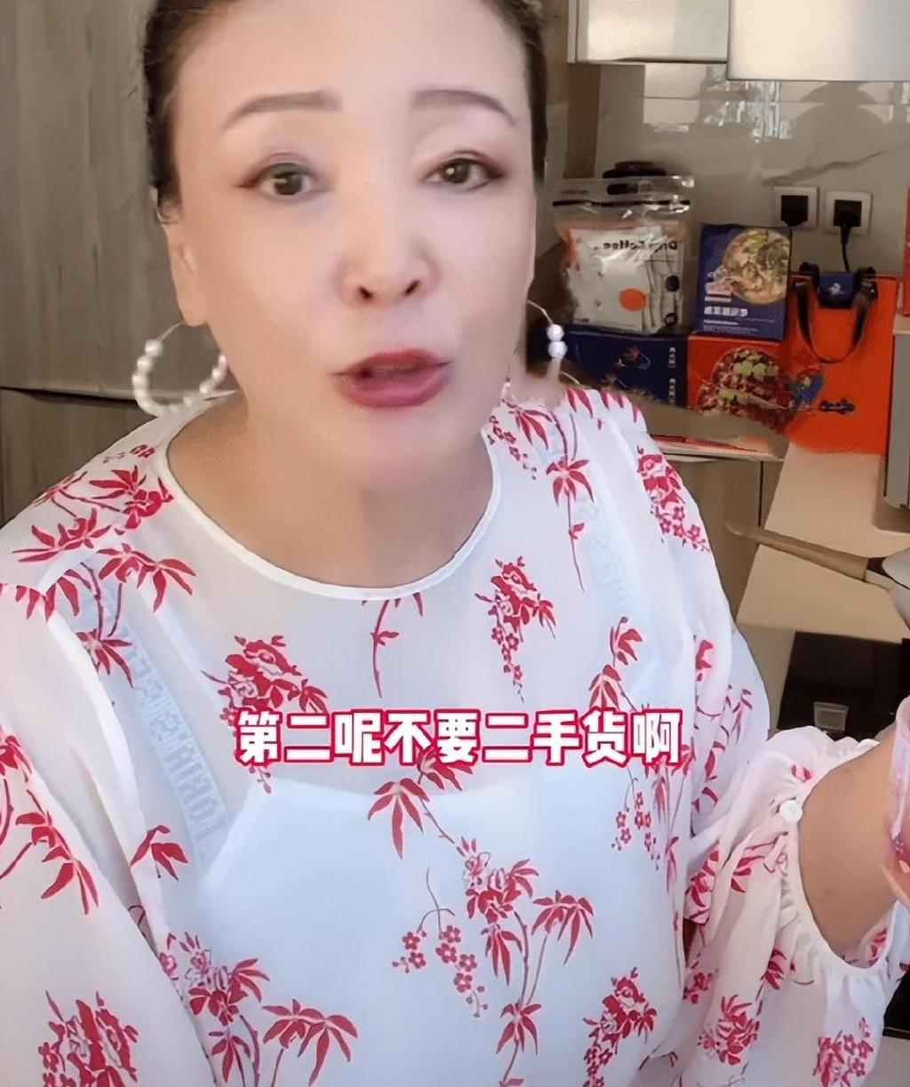 主动认爱?张颖颖公开出游照,着装背景与汪小菲合照一模一样|张颖颖|汪小菲|小女孩_新浪新闻