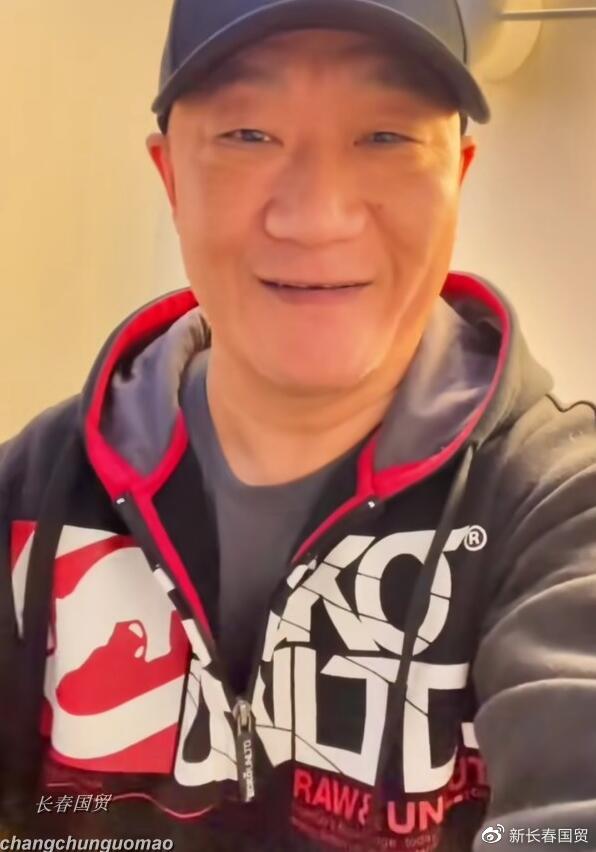 演唱《笑脸》的歌手谢东已经60岁了!发庆生视频,面带笑容状态好|谢东|笑脸_新浪新闻