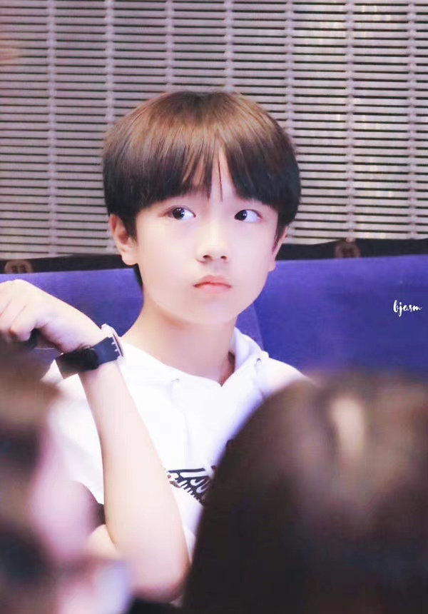 tf家族三代成员童年照 朱志鑫 苏新皓 邓佳鑫 张极 左航 张泽禹