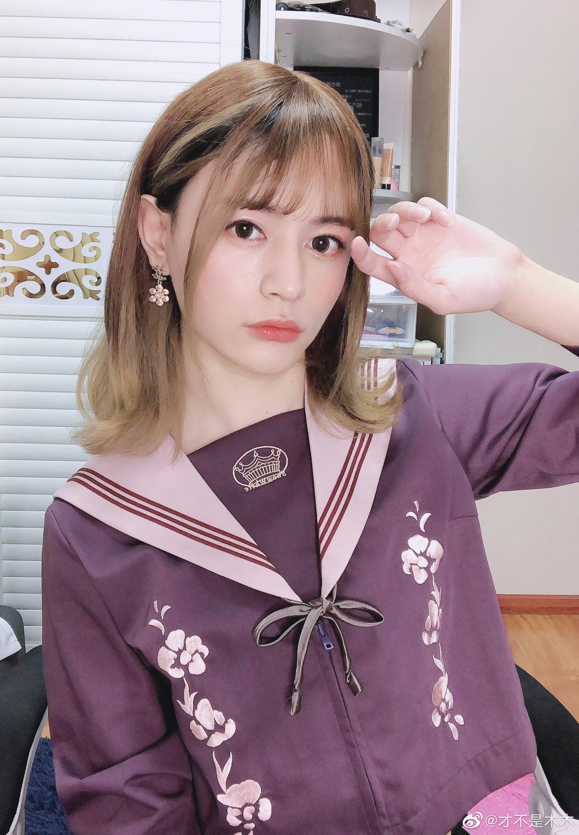 正文  明天继续录2套新的妆容～[喵喵]         特别声明:以上文章