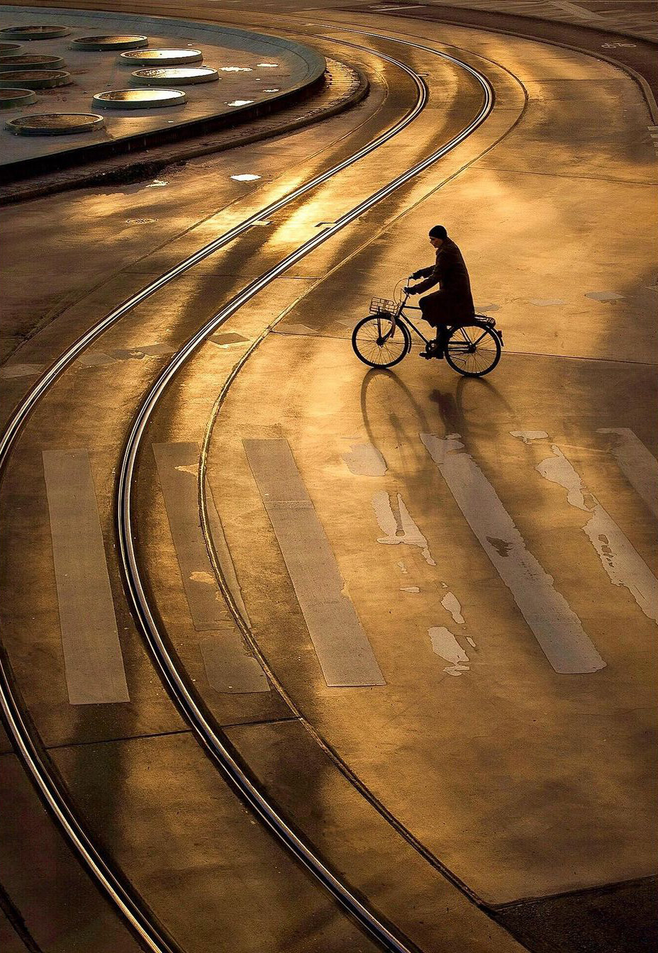 光与影 | 摄影师andreas jorgensen 镜头里的都斯德哥尔摩街头_高清