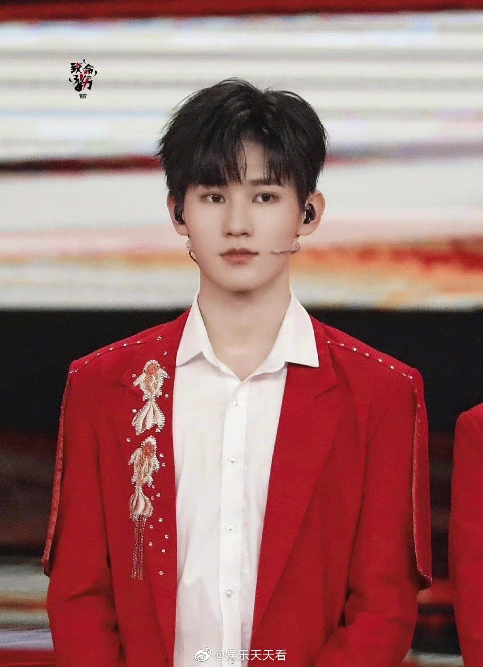 张真源红衣穿搭合集~ 红衣少年,款款温柔!