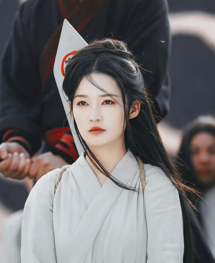 李沁有种温柔内敛的美丽天生的古装美人清冷系女孩