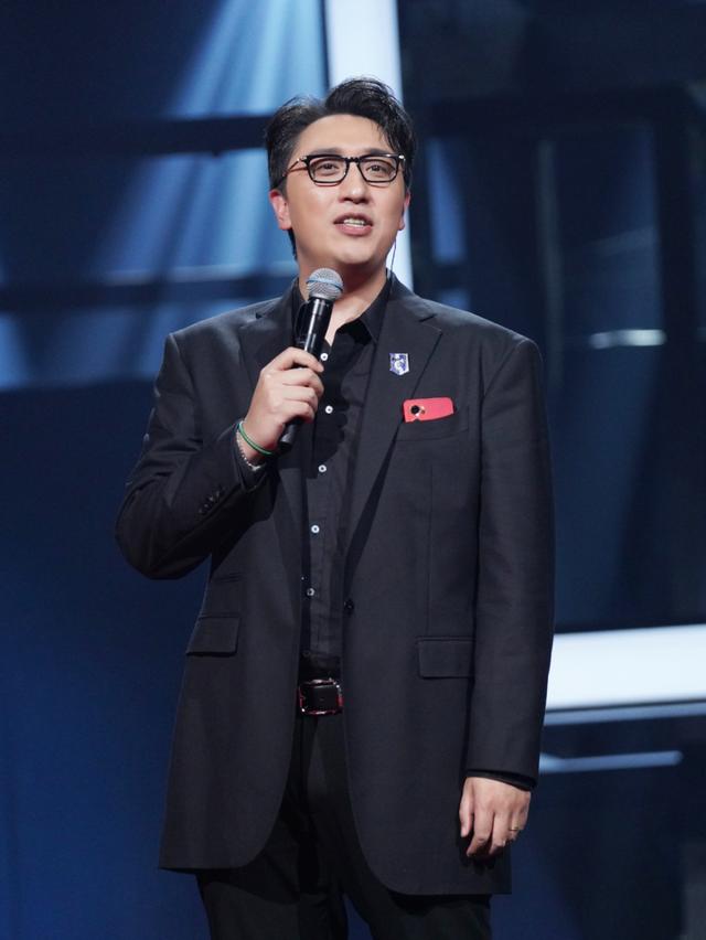 《闪光的乐队》初舞台完美开启，青春能量碰撞流行经典治愈冬日 蓝天下休闲区蓝鸢梦想 - Www.slyday.coM