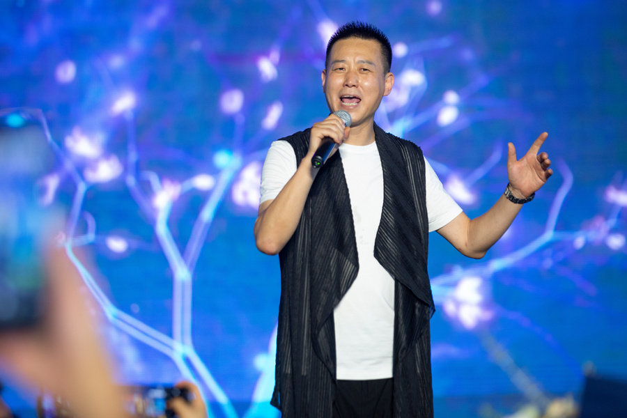 刘建东携众星公益歌友会圆满举办