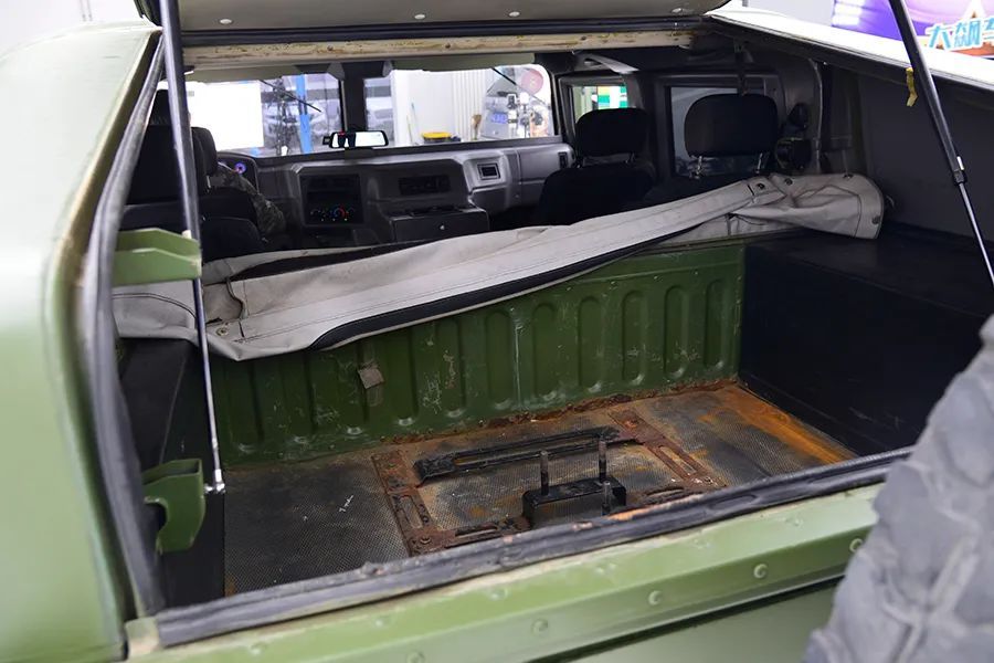 东风猛士美国悍马已经不是唯一看看我们中国自己的军用越野车