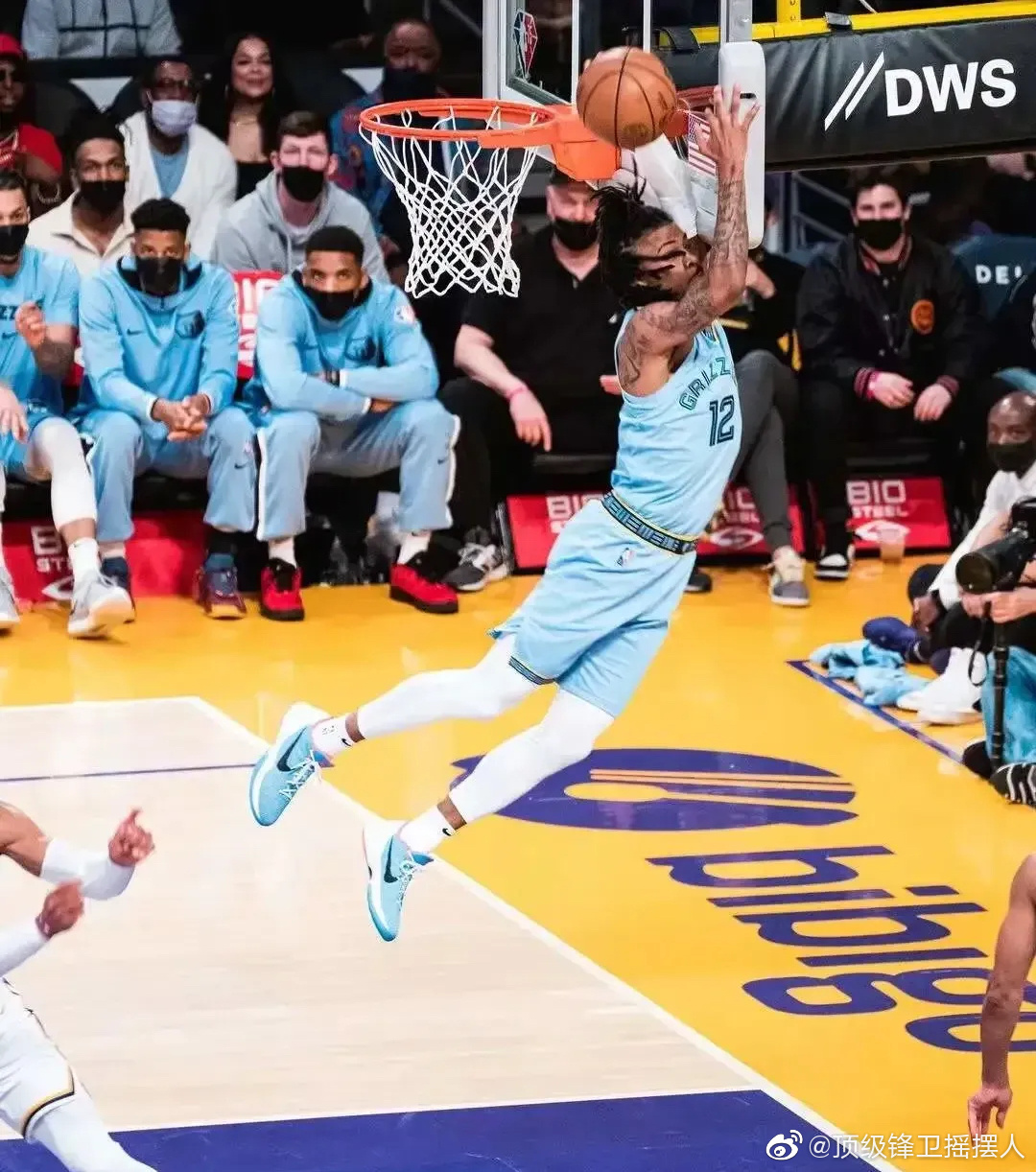 真是不得了啊,这样的盖帽真的太夸张了,就是在天上飞已知莫兰特身高1