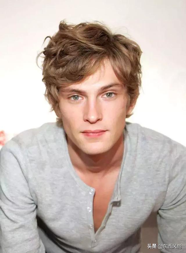 时尚王子不爱江山爱走秀散发着北欧范硬核风