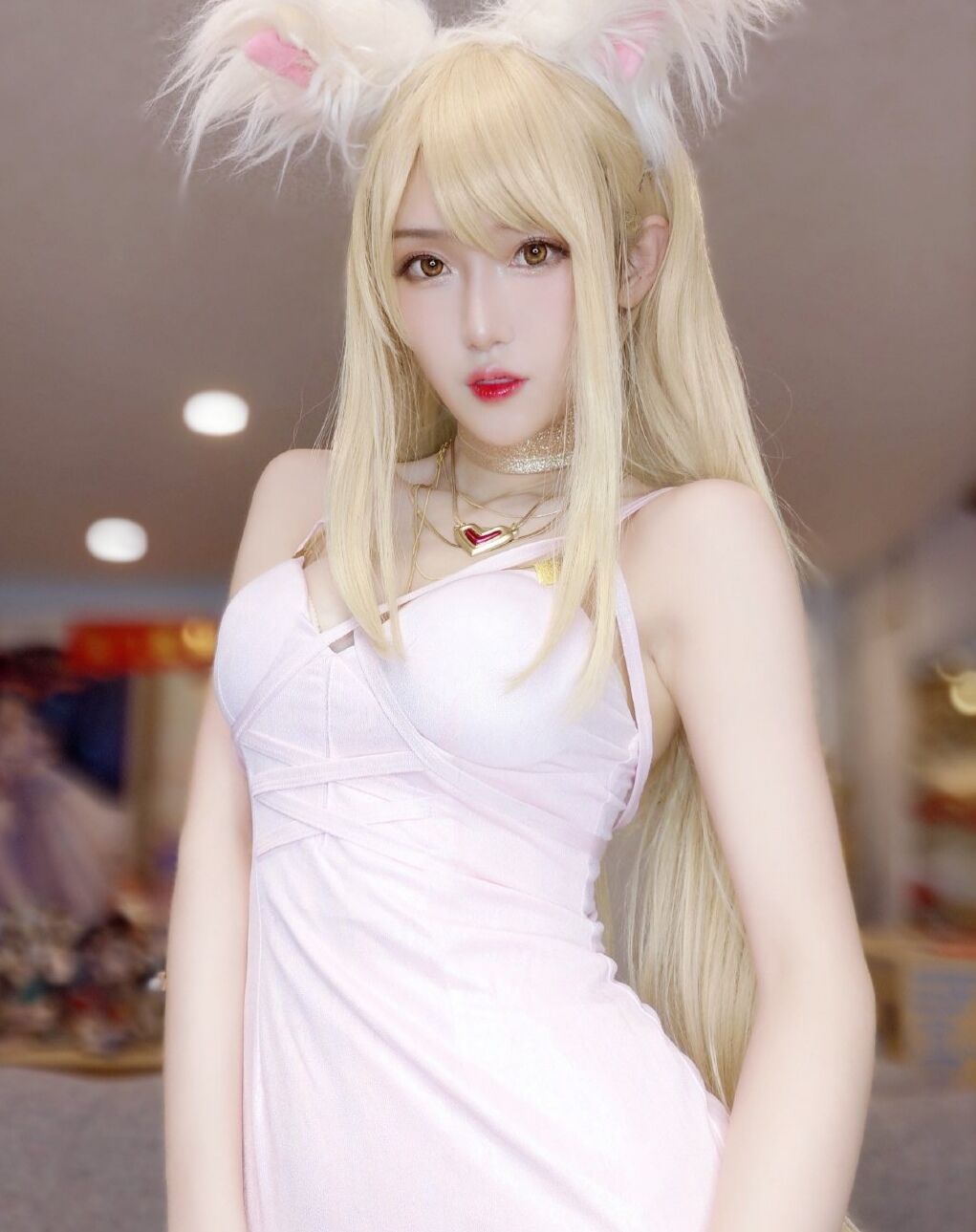 腐团儿的锁骨异于常人,腿白到发光,网友:真有特色