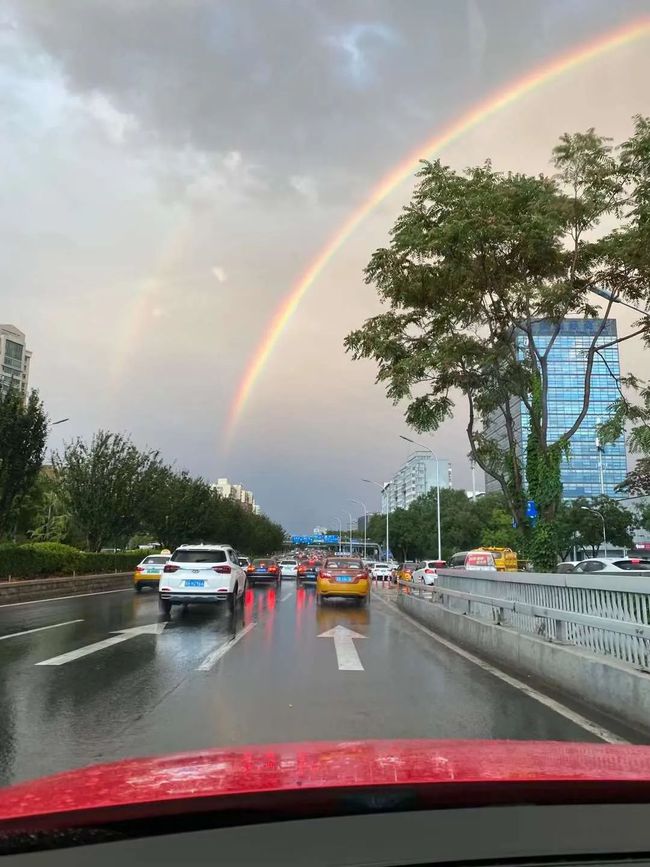 风雨彩虹你看见了吗