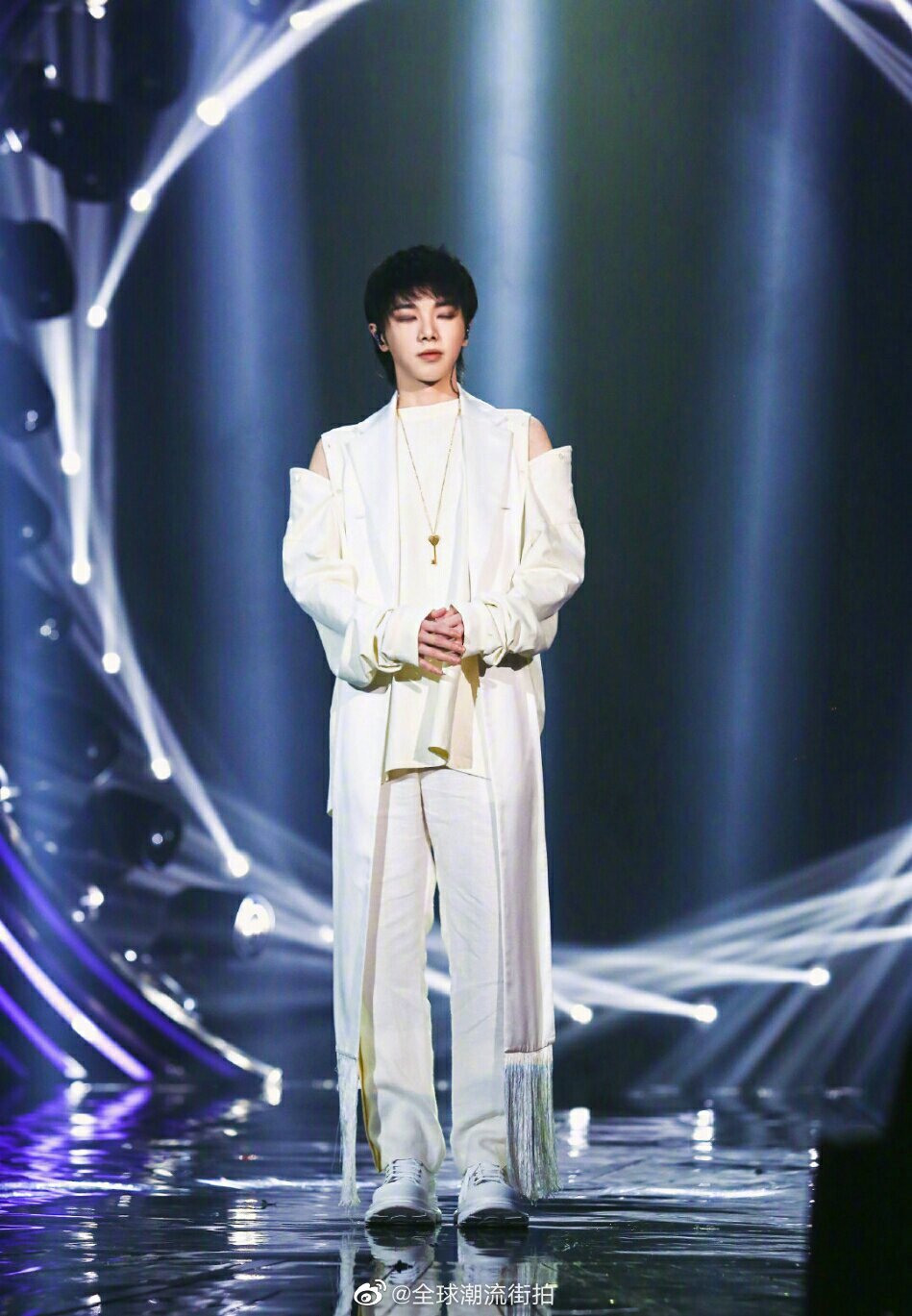 华晨宇《歌手·当打之年》第七期节目造型.纯净圣洁的白色衣衫