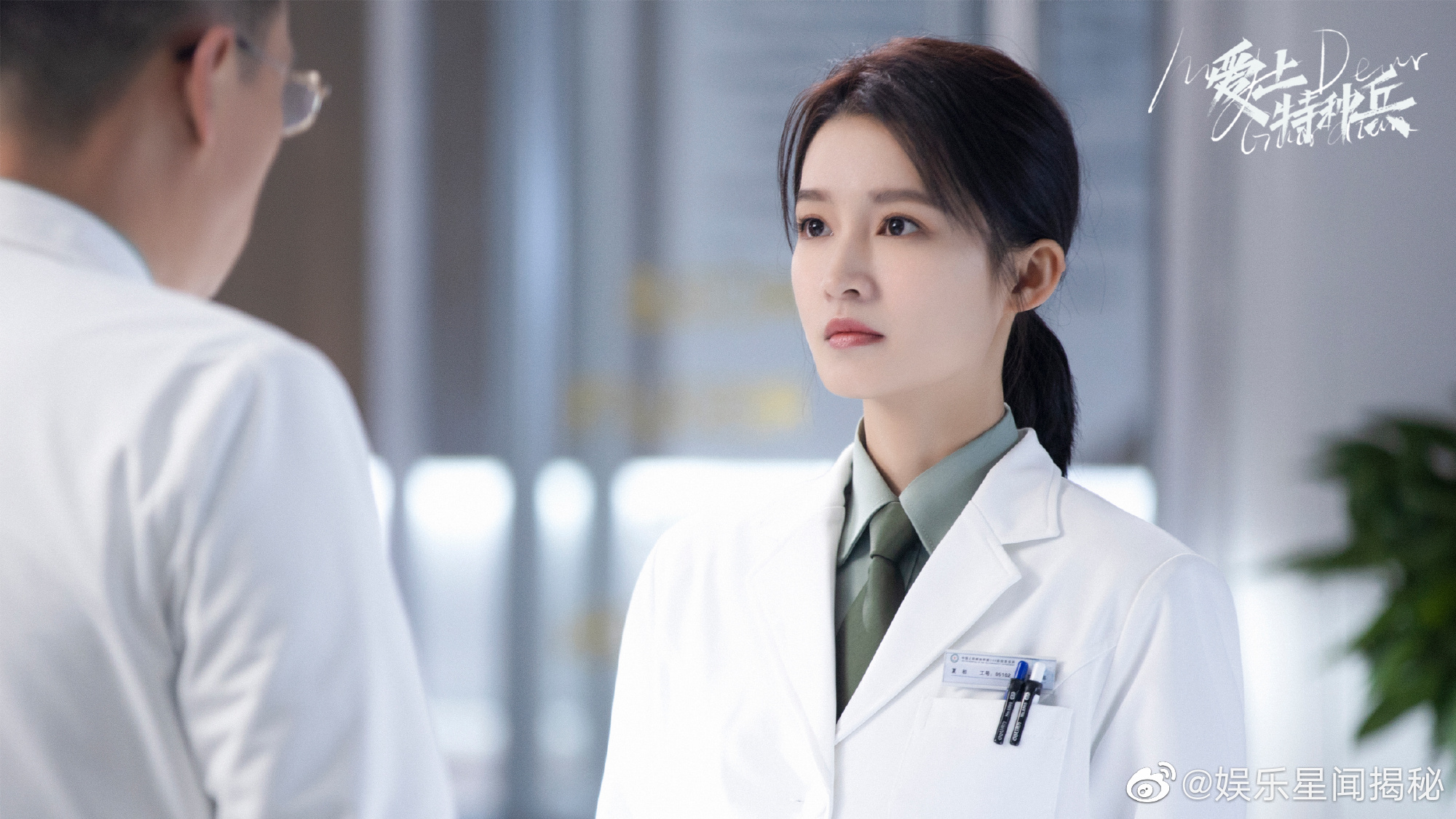 李沁的颜好适合飒爽的军医啊!