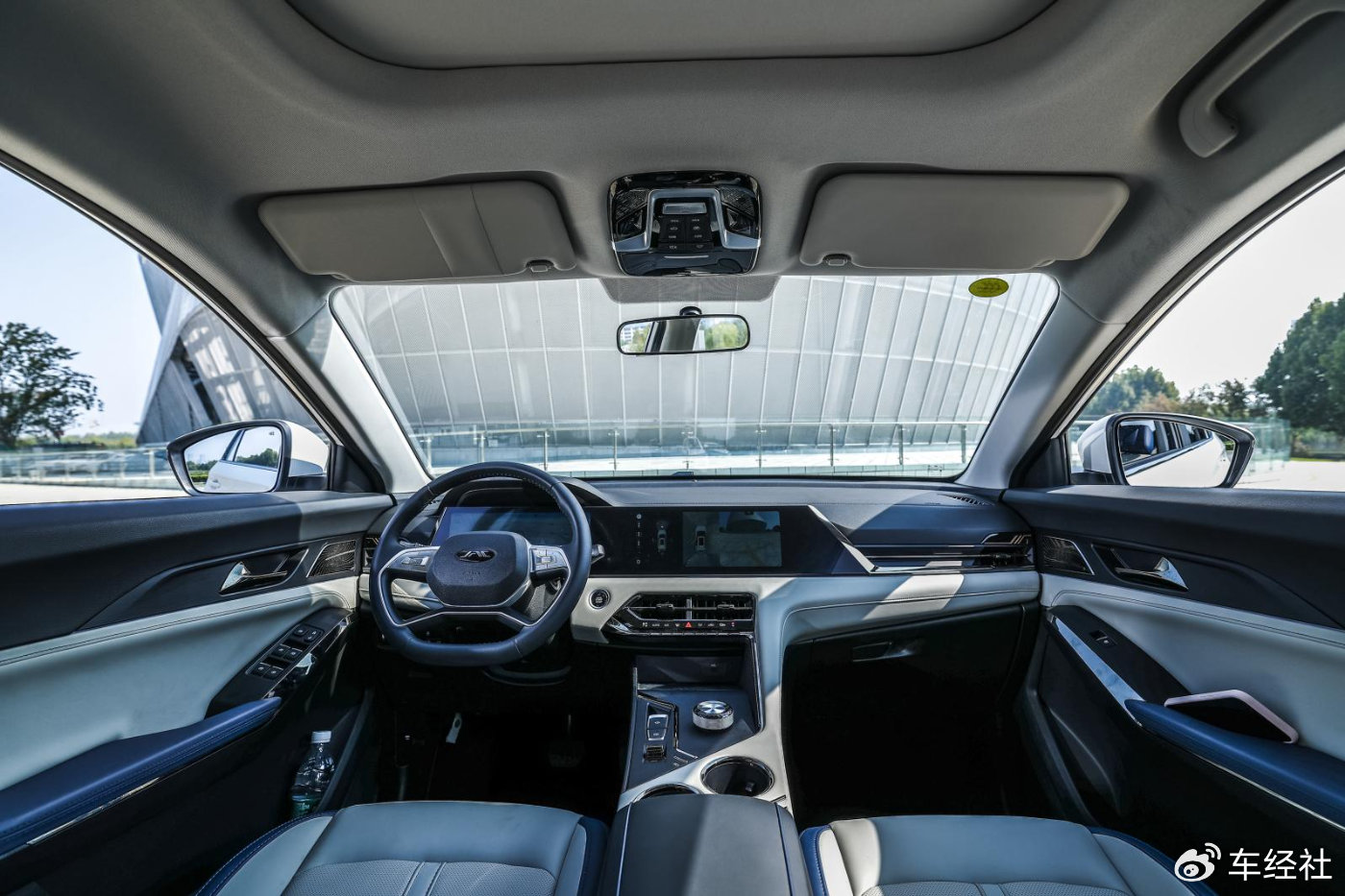 5/6/7座任你选，9.98万元起售的电混SUV，江淮X8 E家到底有多狠？