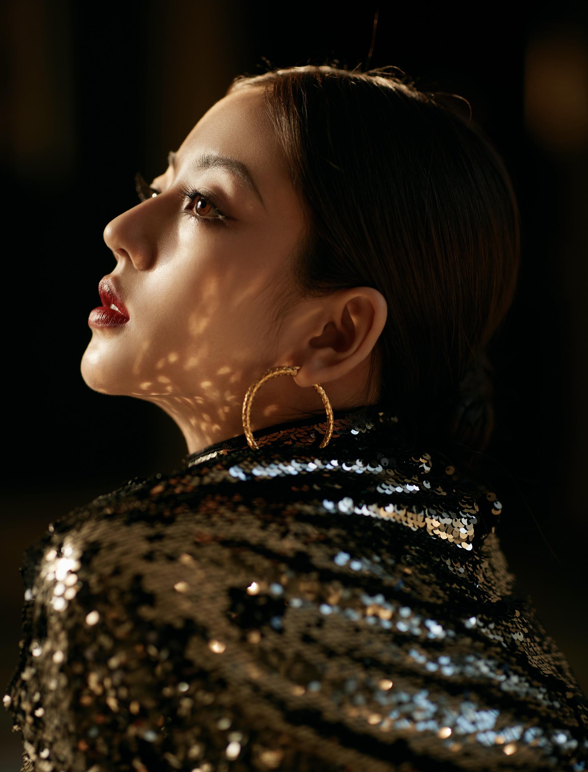 欢娱影视演员@何瑞贤 今日出席ysl 高定时「妆」发布会