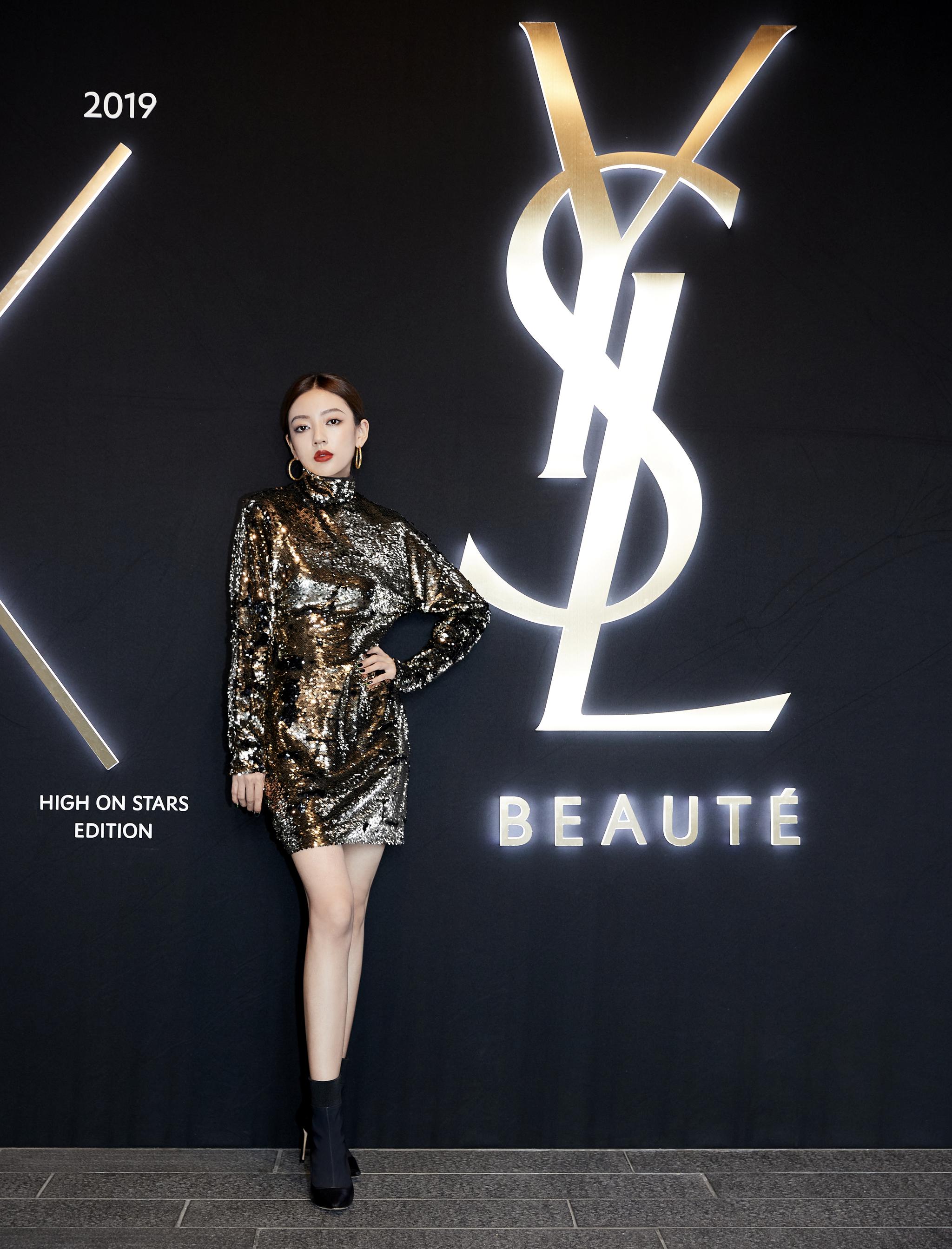 欢娱影视演员@何瑞贤 今日出席ysl 高定时「妆」发布会