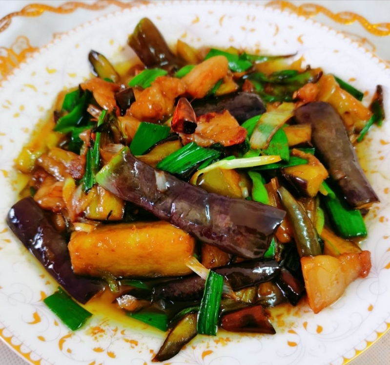 吃够了红烧和蒜香味的今天做道油淋茄子