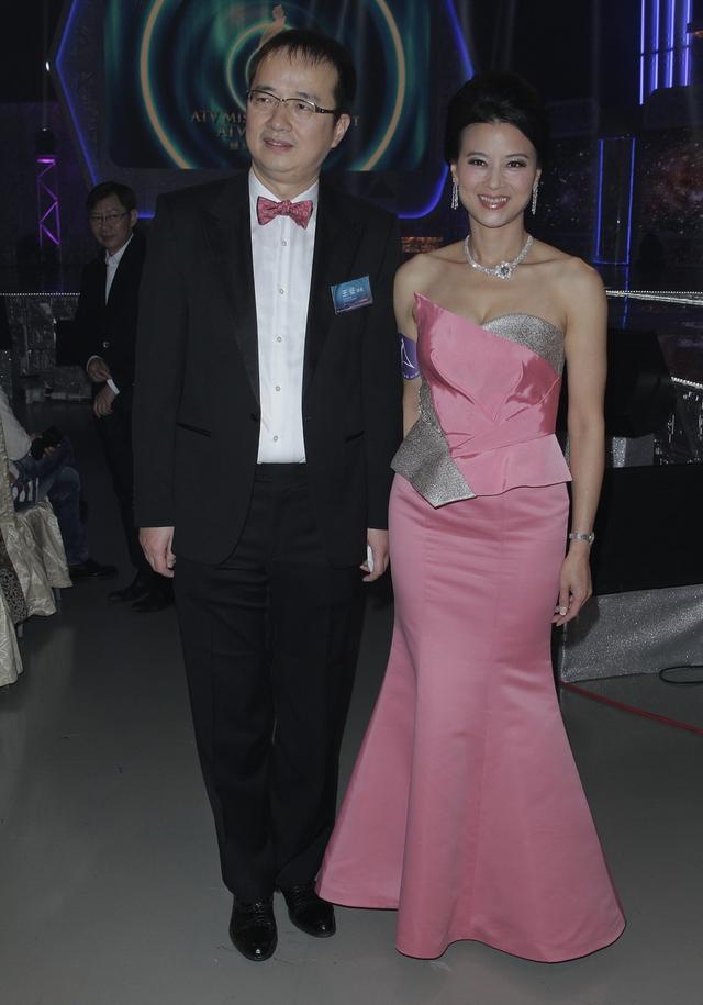 69岁刘永公开致歉前妻黎燕珊悔不当初老来再离婚独自照顾两幼子