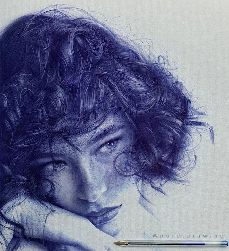艺术家用圆珠笔创作令人惊叹的超写实人物画模特的眼睛会发光