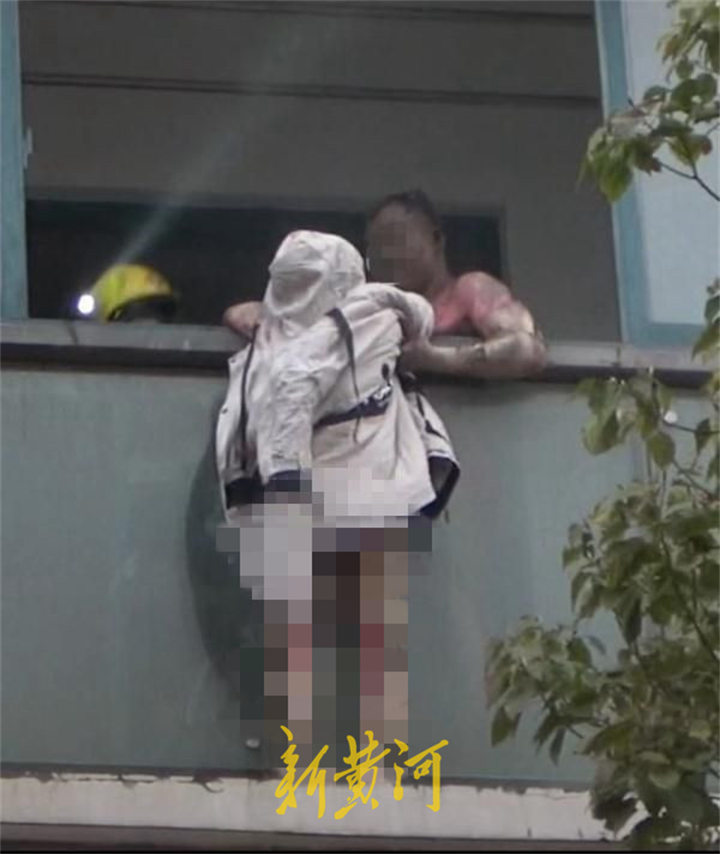 痛心!火灾中舍身救妻子的“中国好丈夫”陈超产,今天凌晨走了休闲区蓝鸢梦想 - Www.slyday.coM 痛心!火灾中舍身救妻子的“中国好丈夫”陈超产,今天凌晨走了休闲区蓝鸢梦想 - Www.slyday.coM