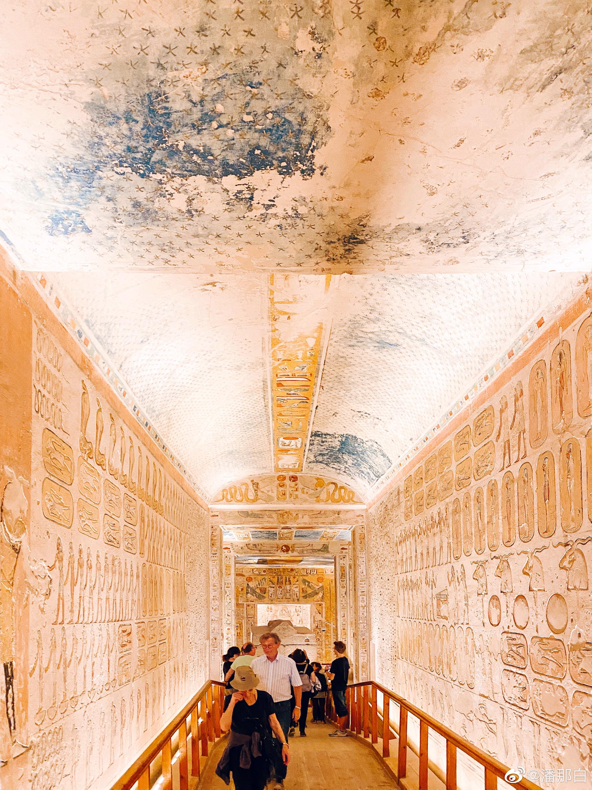 如果说金字塔是帝王墓葬的地上形态