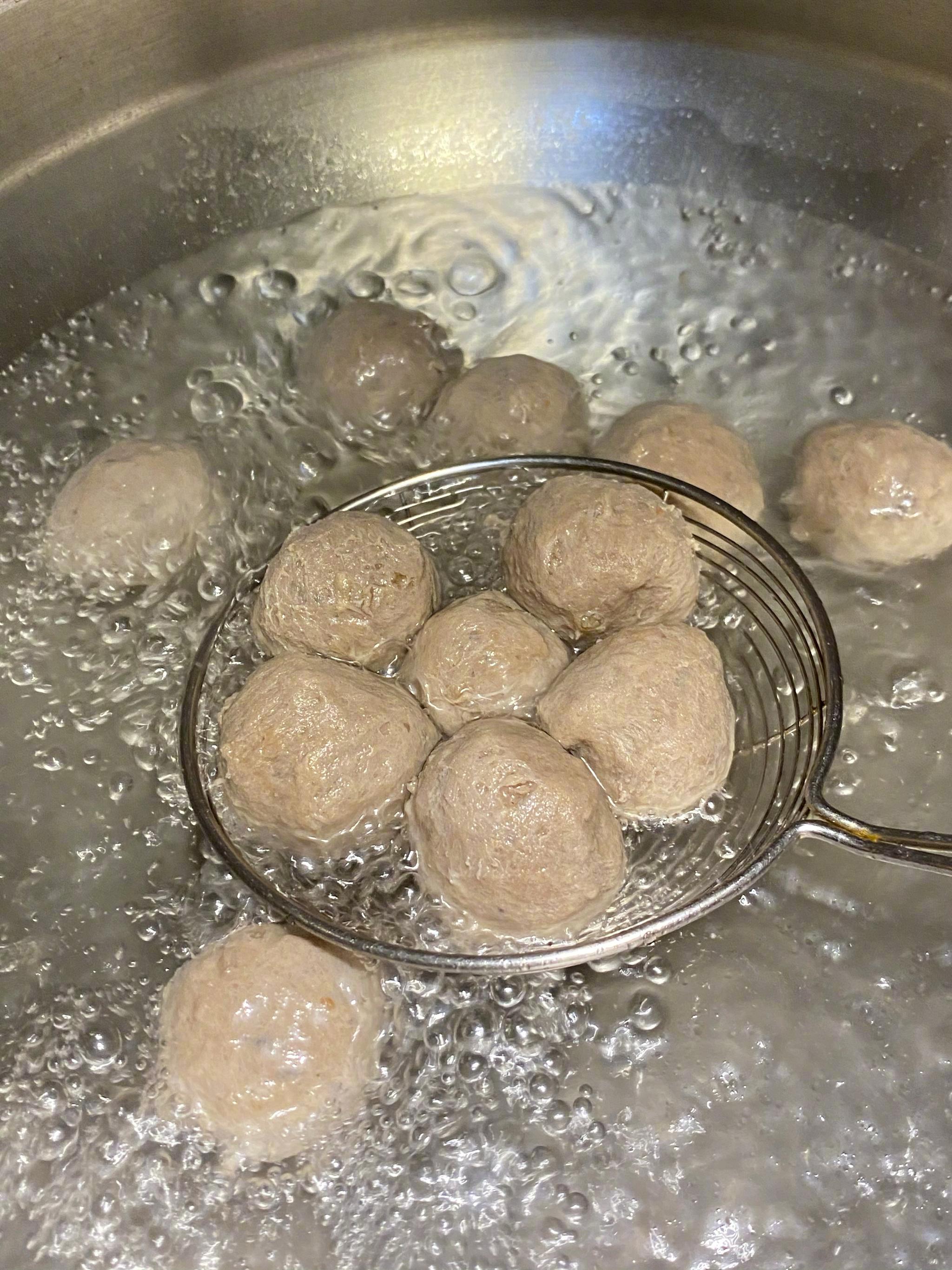 煮了牛肉丸,大锅给寄的,好好恰!