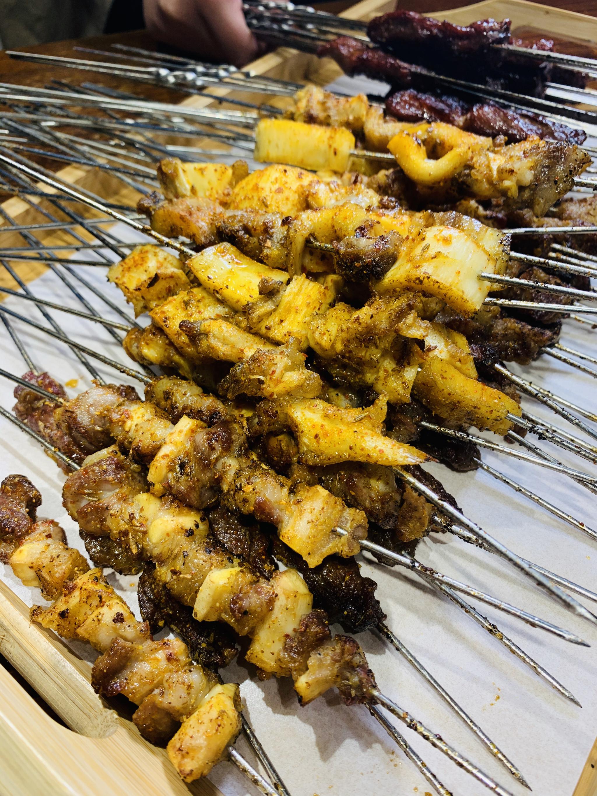 长春烧烤千千万唯独这家不一般都是鲜肉现吃现切