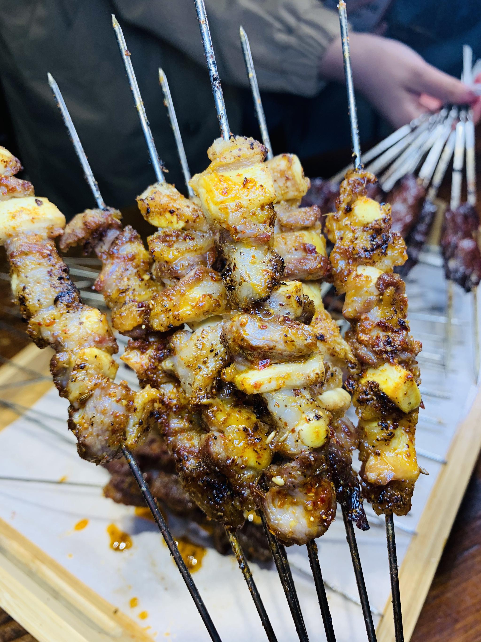 长春烧烤千千万唯独这家不一般都是鲜肉现吃现切