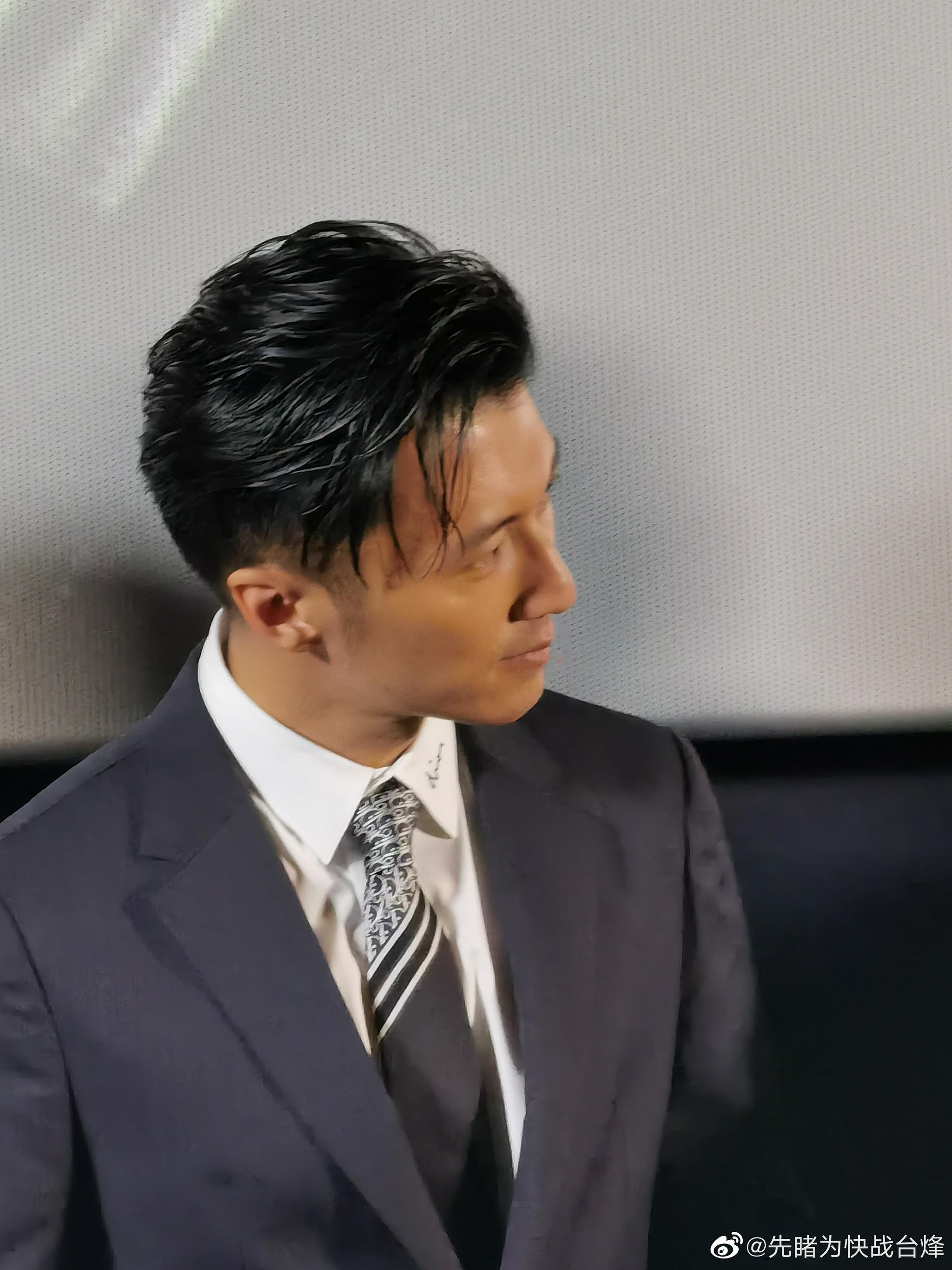 点映,主演谢霆锋三连拍,真的是气质满满,帅气爆棚……_高清图集_新浪