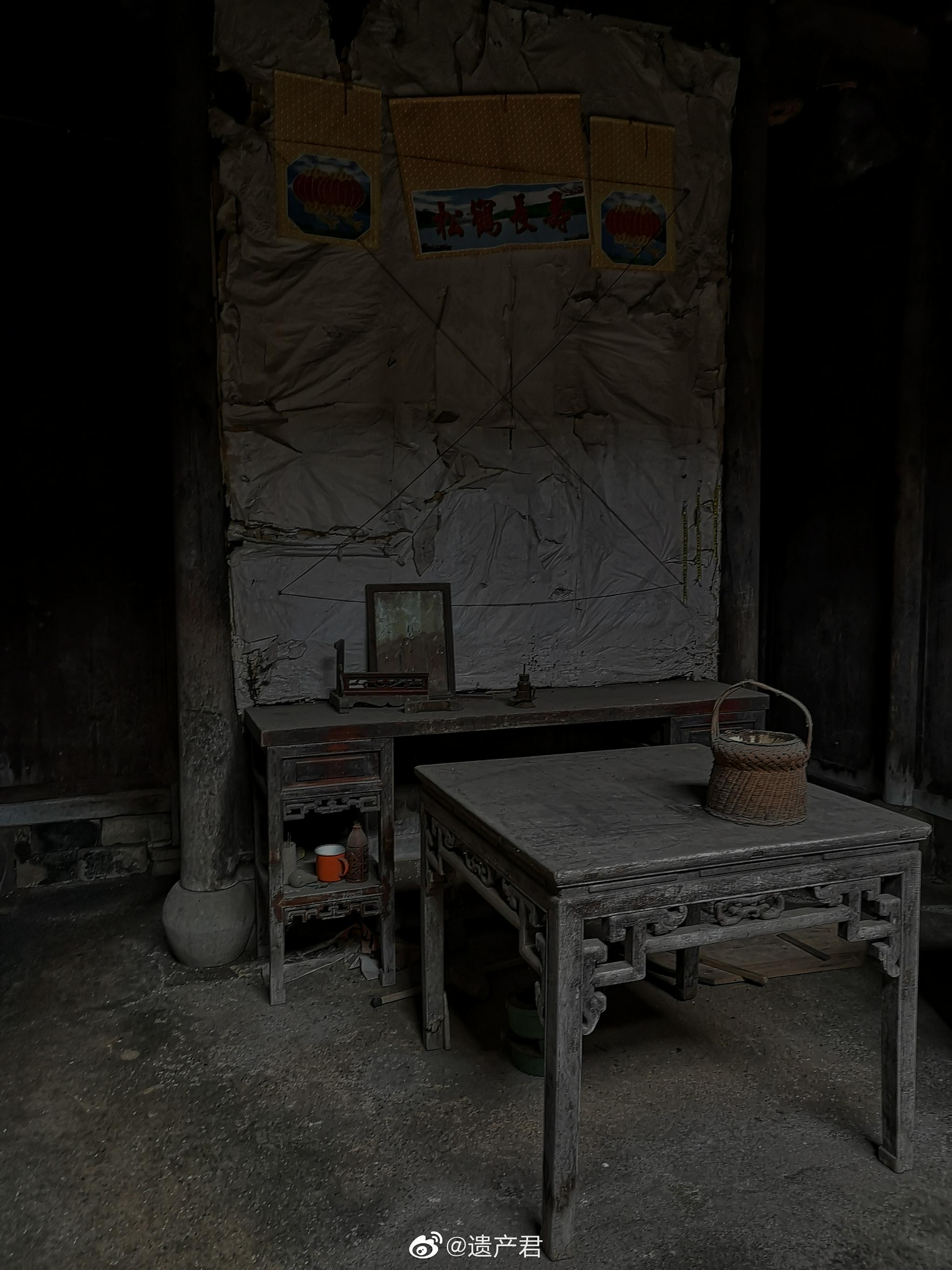 废弃的清代徽州民居,人走后百年老屋缺少人气,显得多