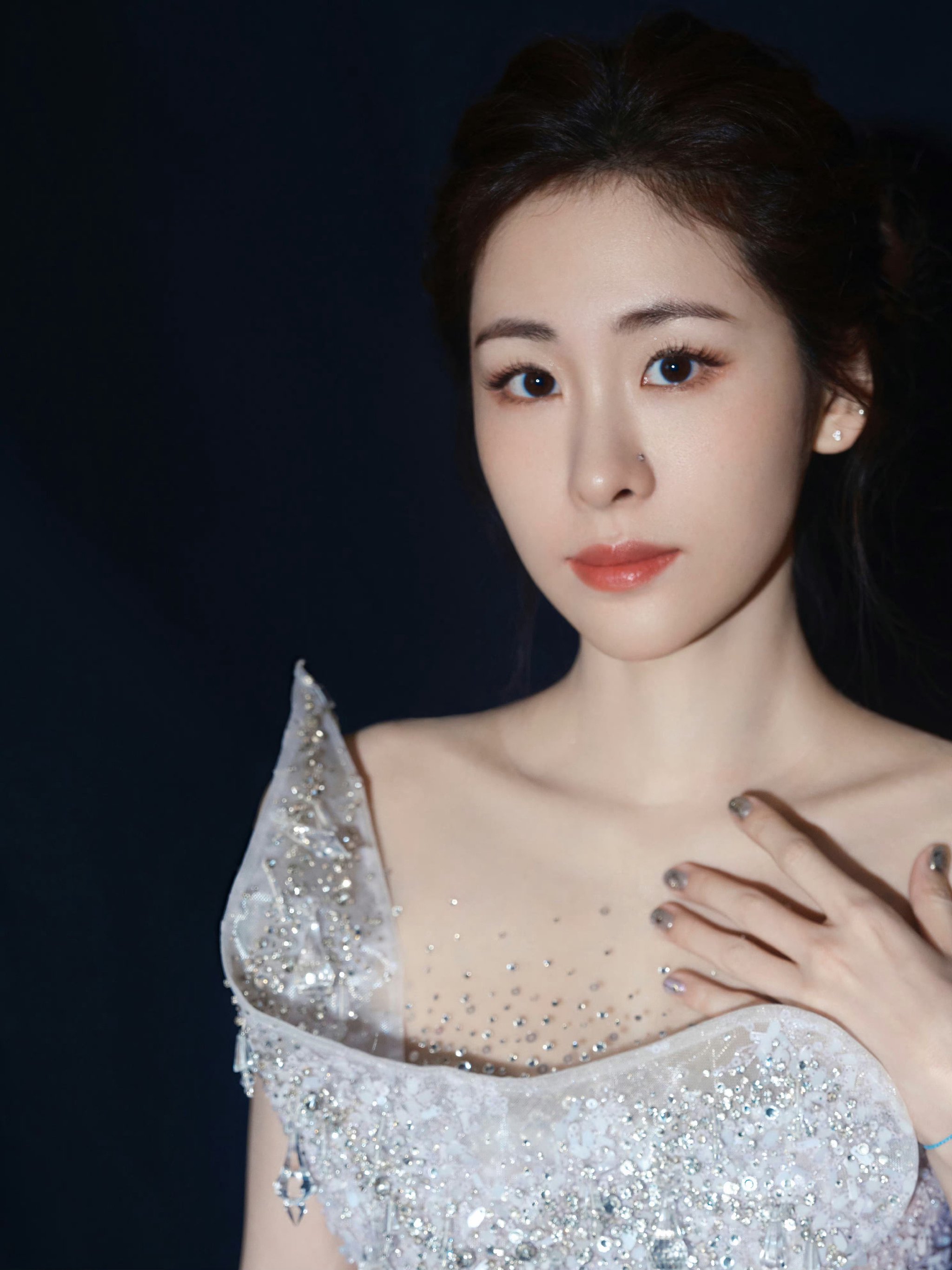 恭喜张碧晨获得第31届《东方风云榜》音乐盛典最佳女歌手|女歌手|东方风云榜|张碧晨_新浪新闻