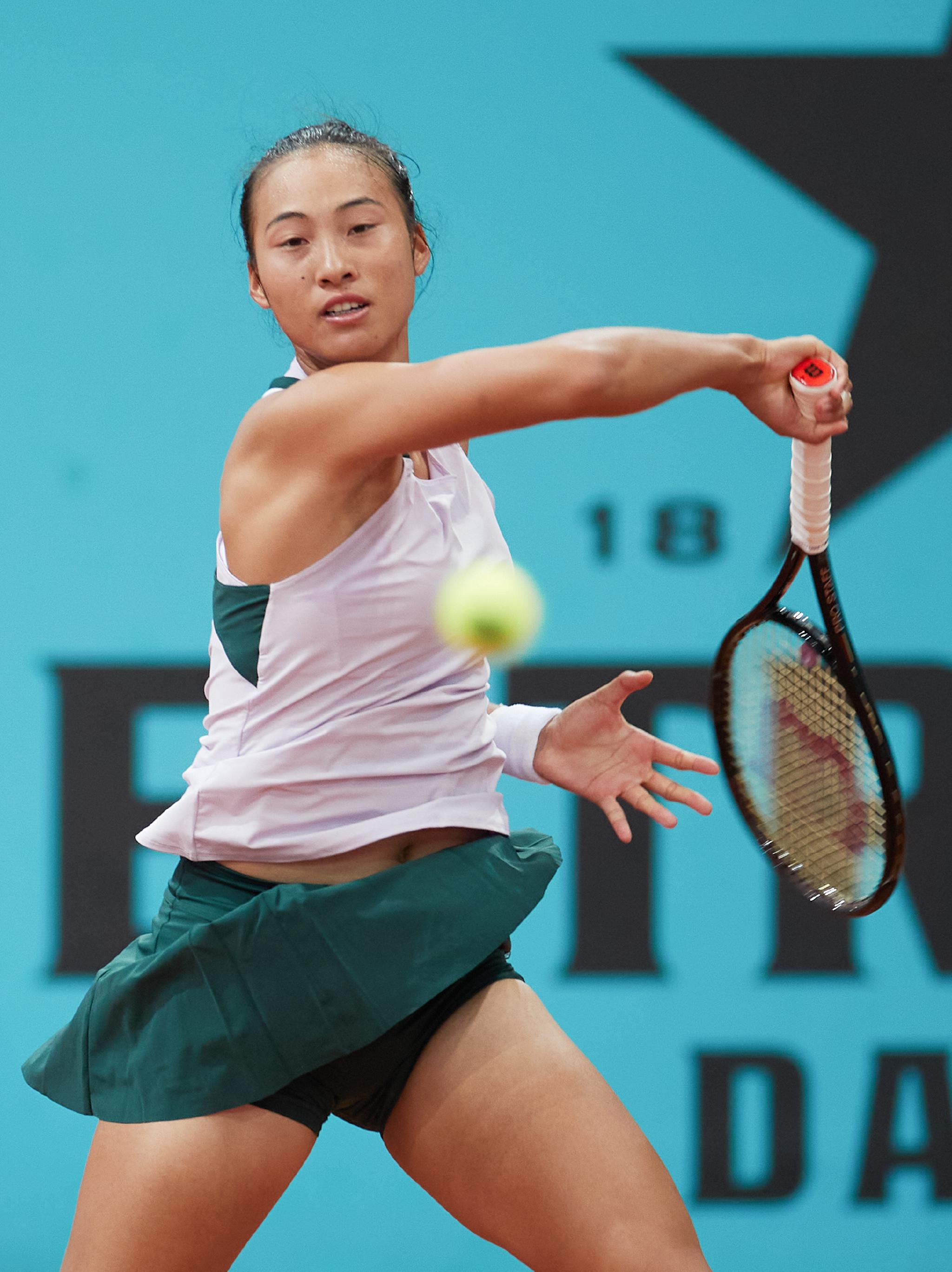 (体育)网球——马德里公开赛:郑钦文出局|郑钦文|捷克|马德里_新浪