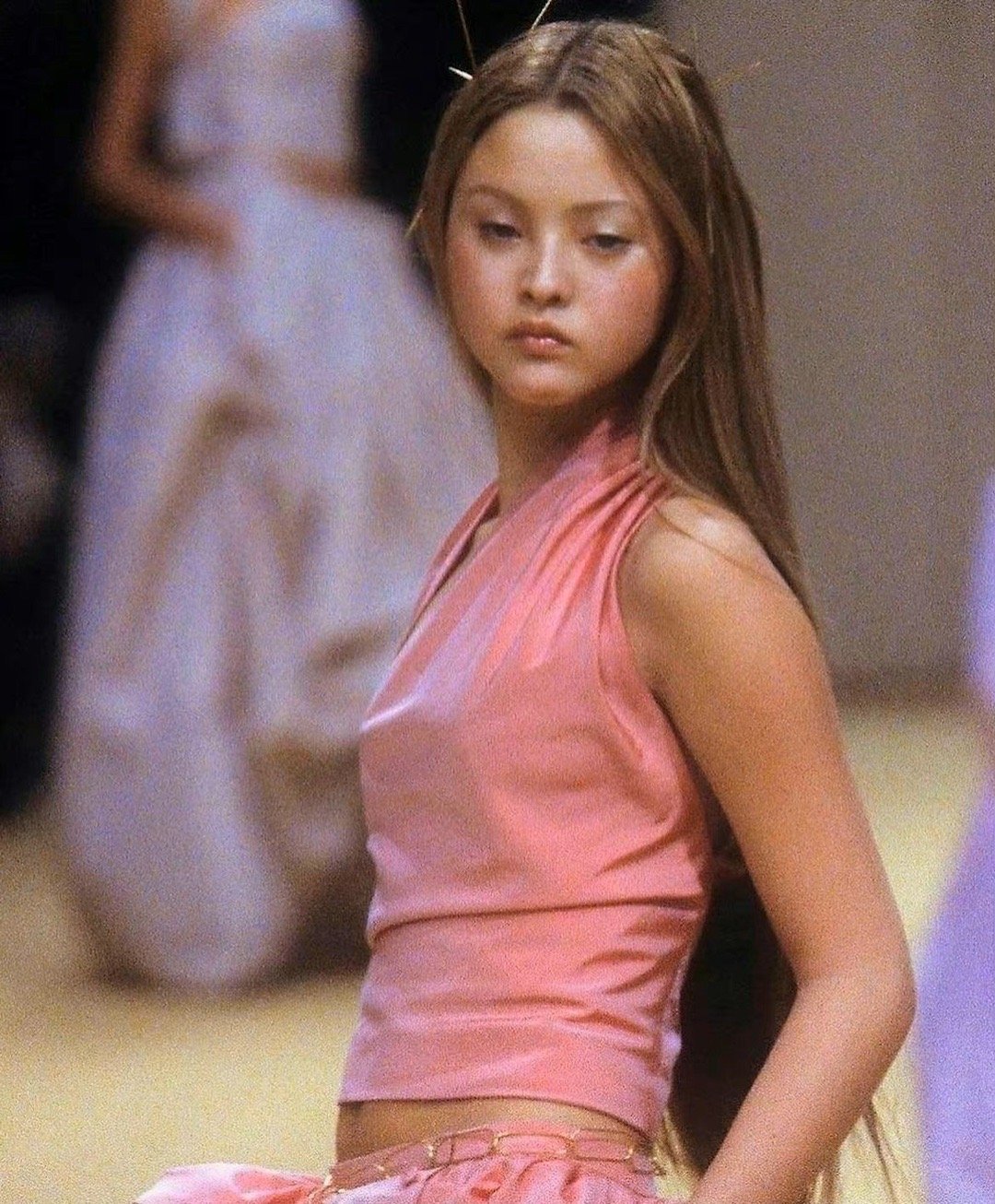 1999年,戴文青木首次登上香奈儿高定秀场_高清图集_新浪网