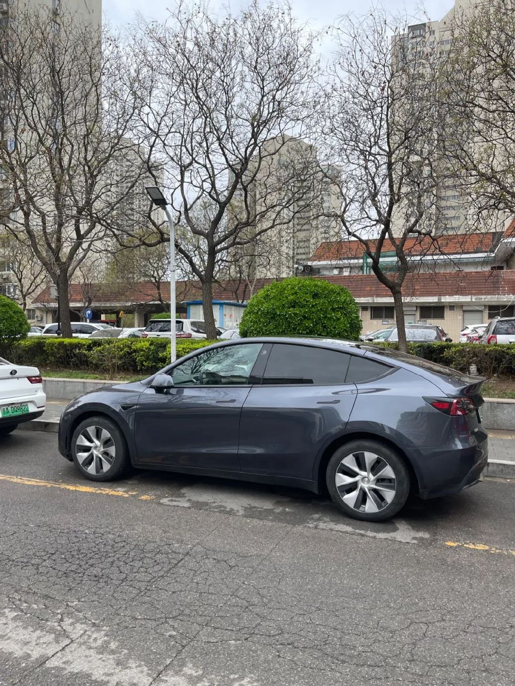 星舰烟花了！特斯拉美国Model S/X全系涨价2500美元休闲区蓝鸢梦想 - Www.slyday.coM