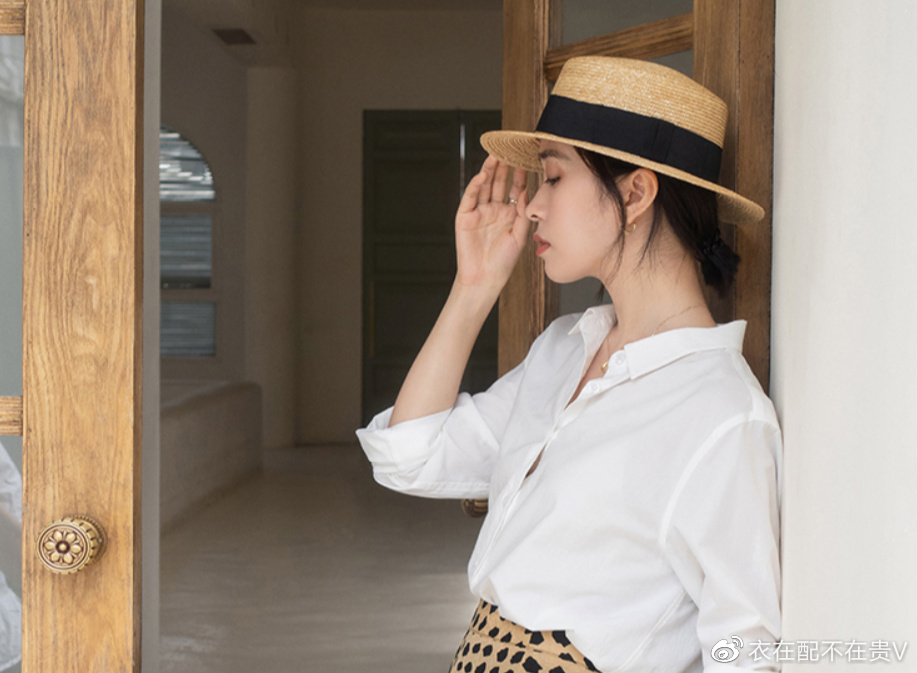 “衬衫”下面穿什么更好看？建议搭配“3种下装”，优雅有气质感休闲区蓝鸢梦想 - Www.slyday.coM