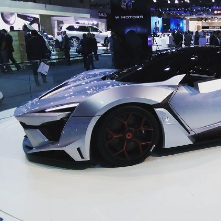 莱肯超跑lykan hypersport 的小弟弟fenyr supersport ,搭载一台4