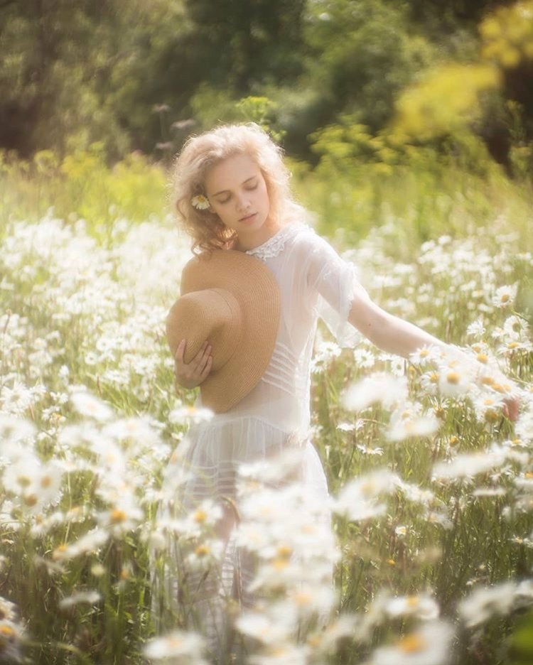 带着光的少女 | vivienne mok