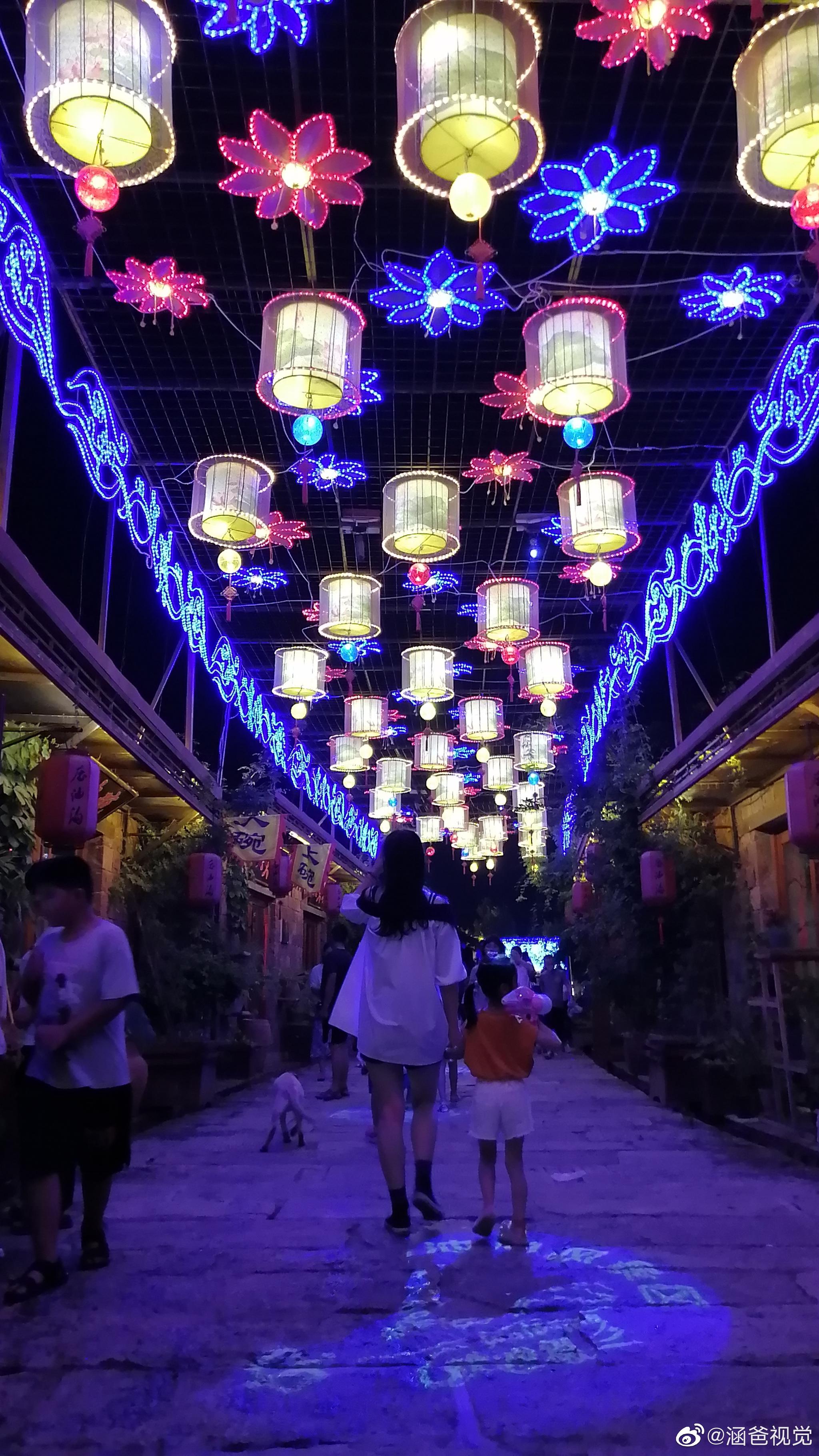 端午假期第二天夜游压油沟美食街