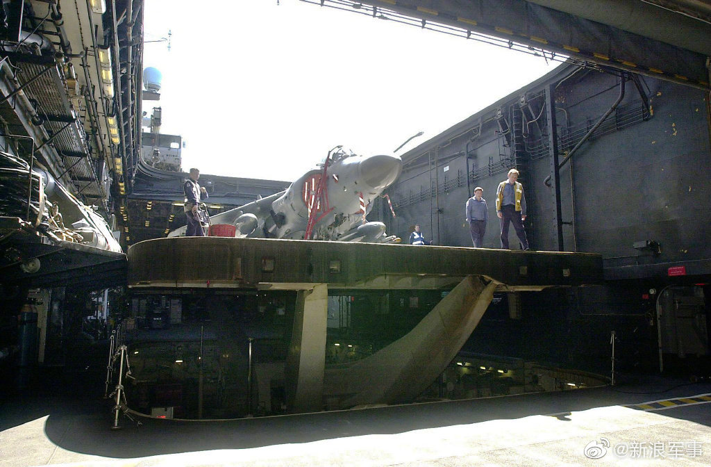 航母卓越号的升降机,起重18_高清图集_新浪网