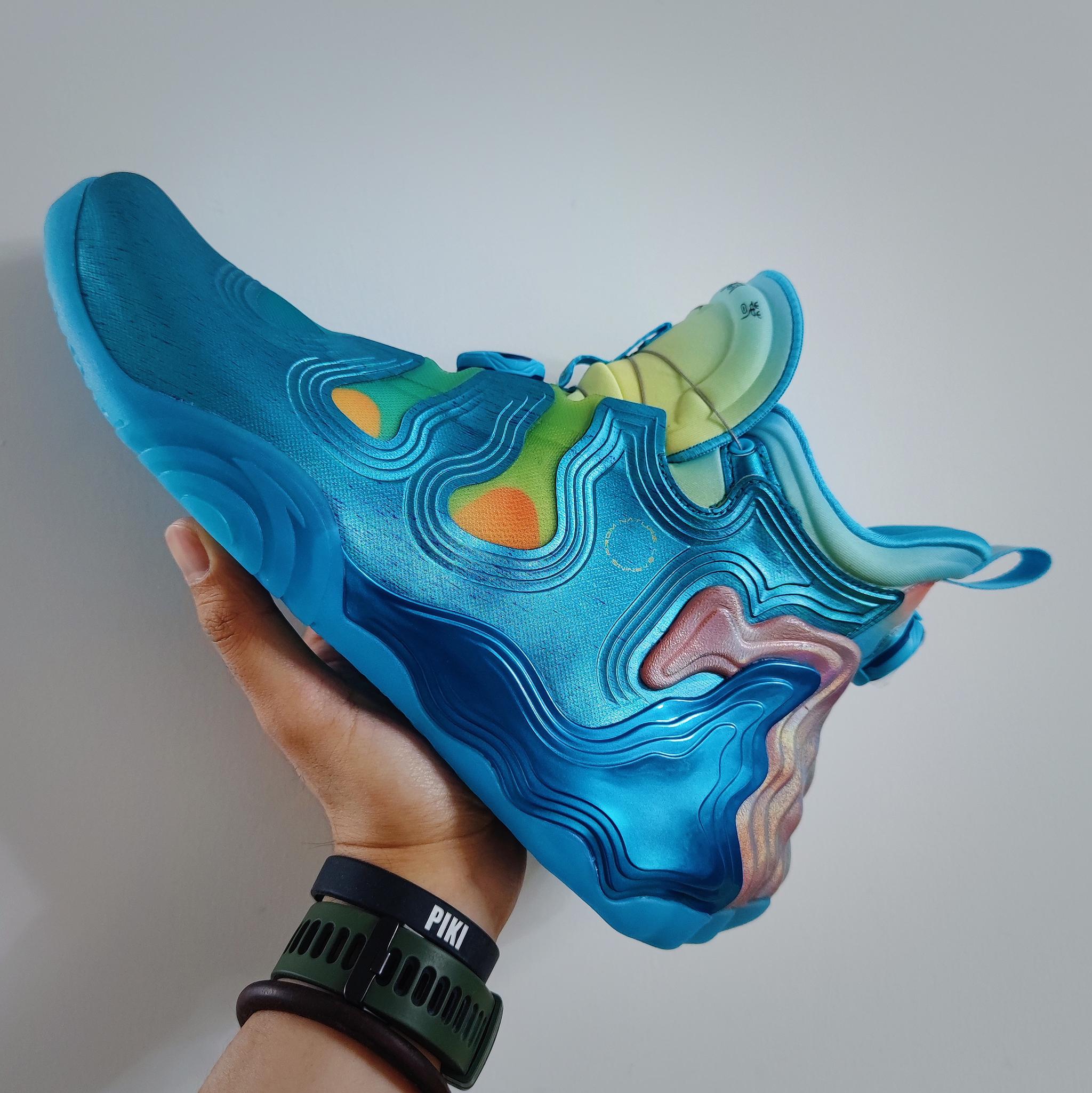 安踏星岳「琉璃光」 复杂的设计和工艺,硬朗中带着柔美