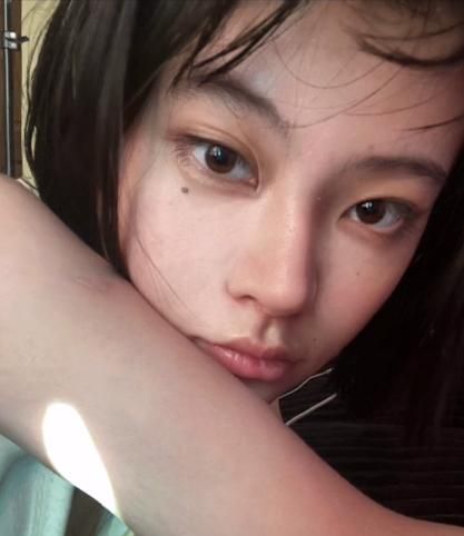 网红西红柿首次晒高清素颜照,p图痕迹依旧明显