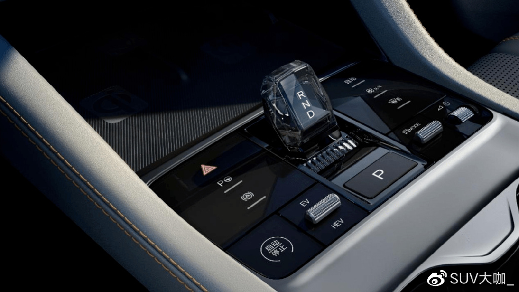 宋PLUS DM-i对比哈弗枭龙MAX