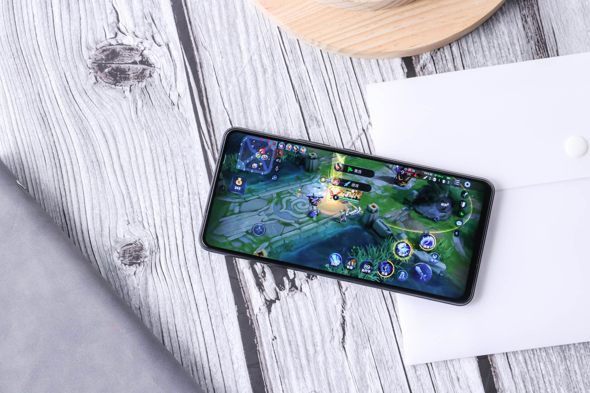 谁说游戏手机无颜值?iQOO Neo5敲开美女的心门!